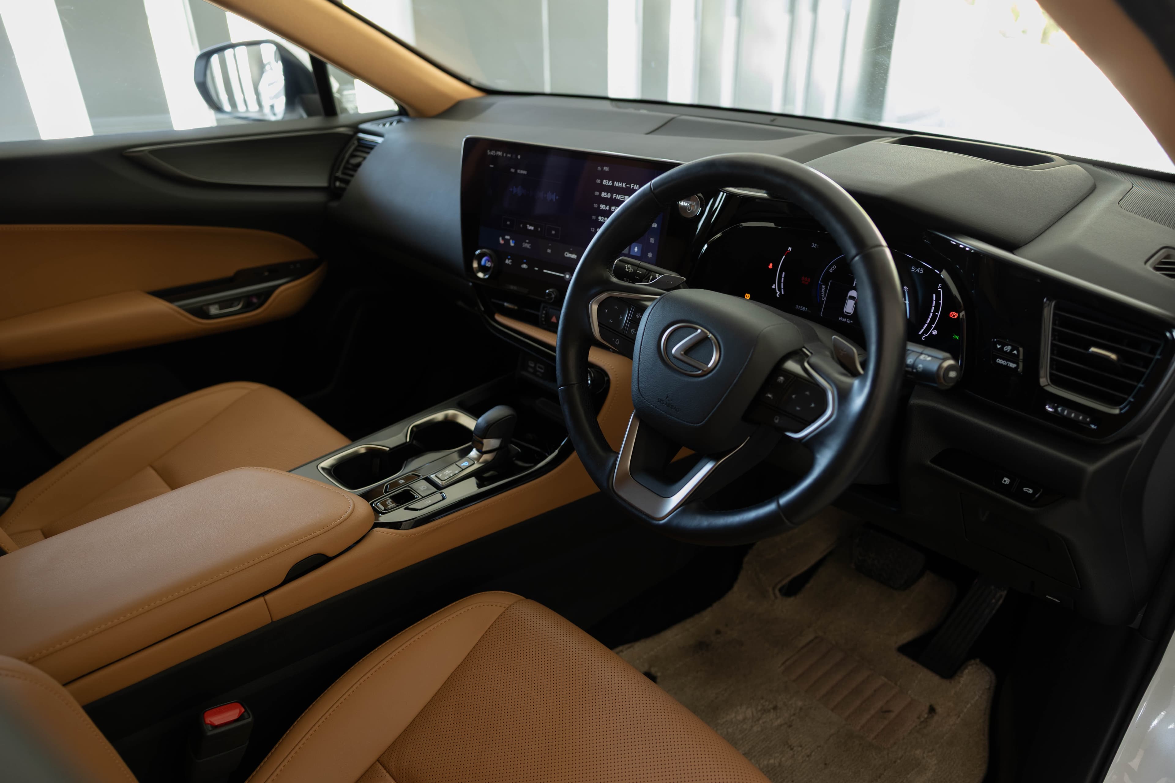 Lexus NX350h - Interior