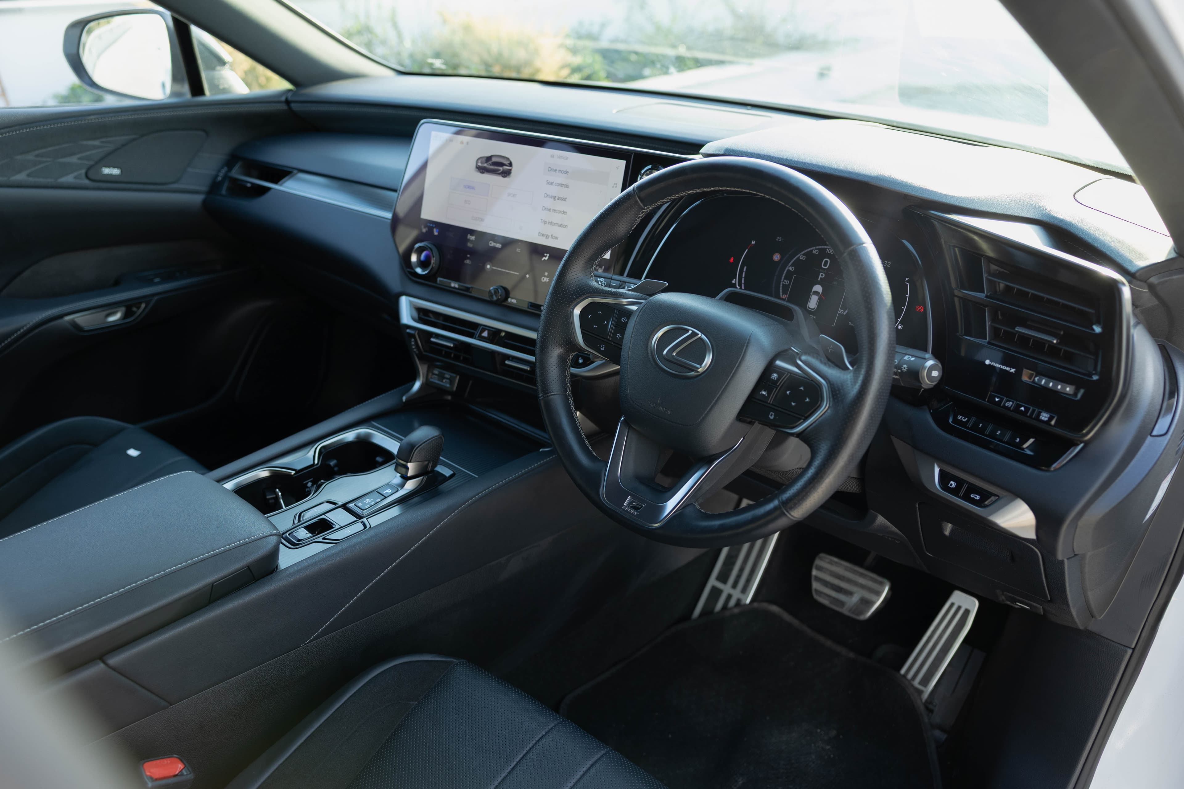 Lexus RX500h - Interior