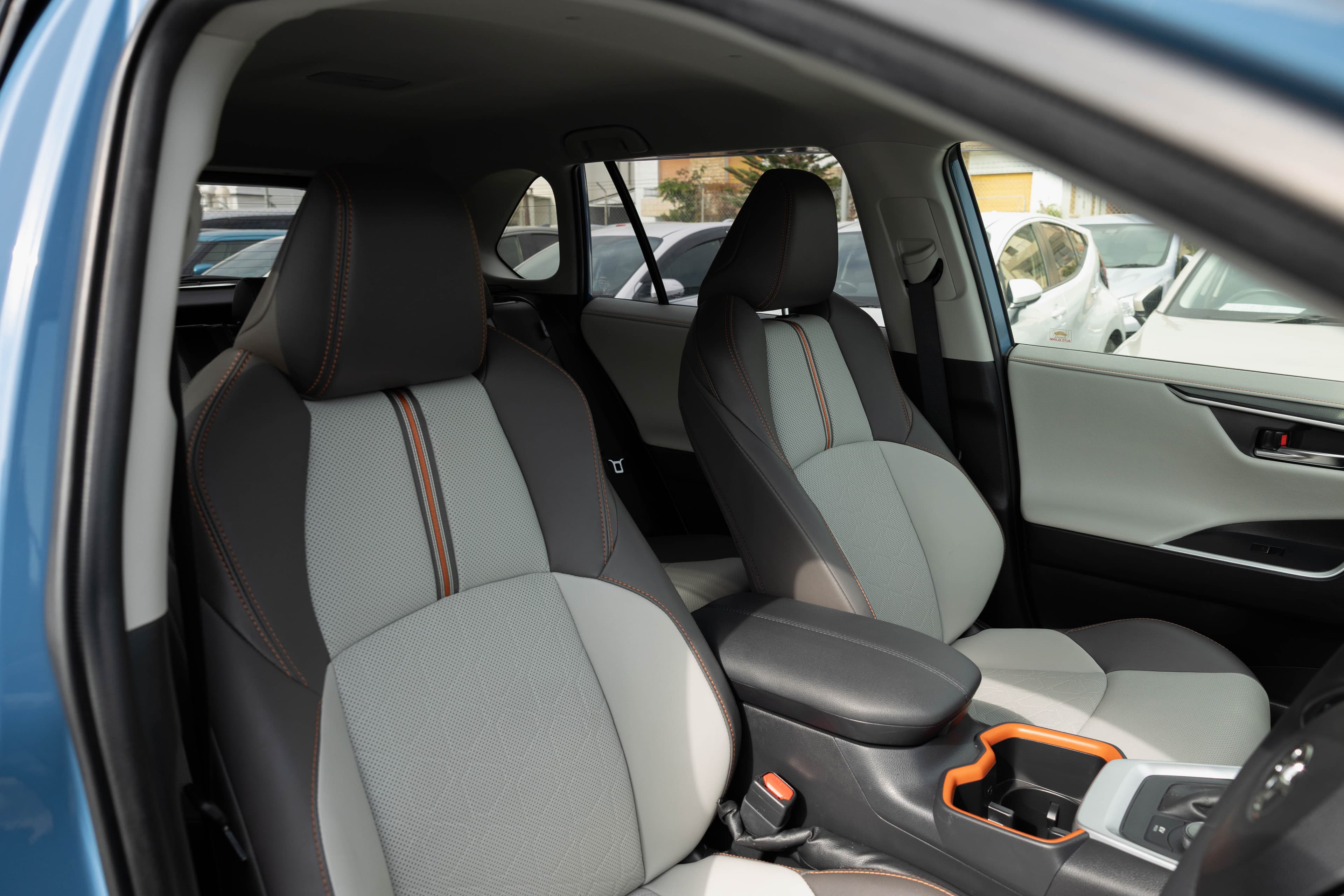 Toyota RAV4 - Interior