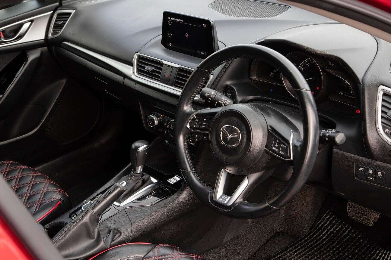 Mazda Axela - Interior