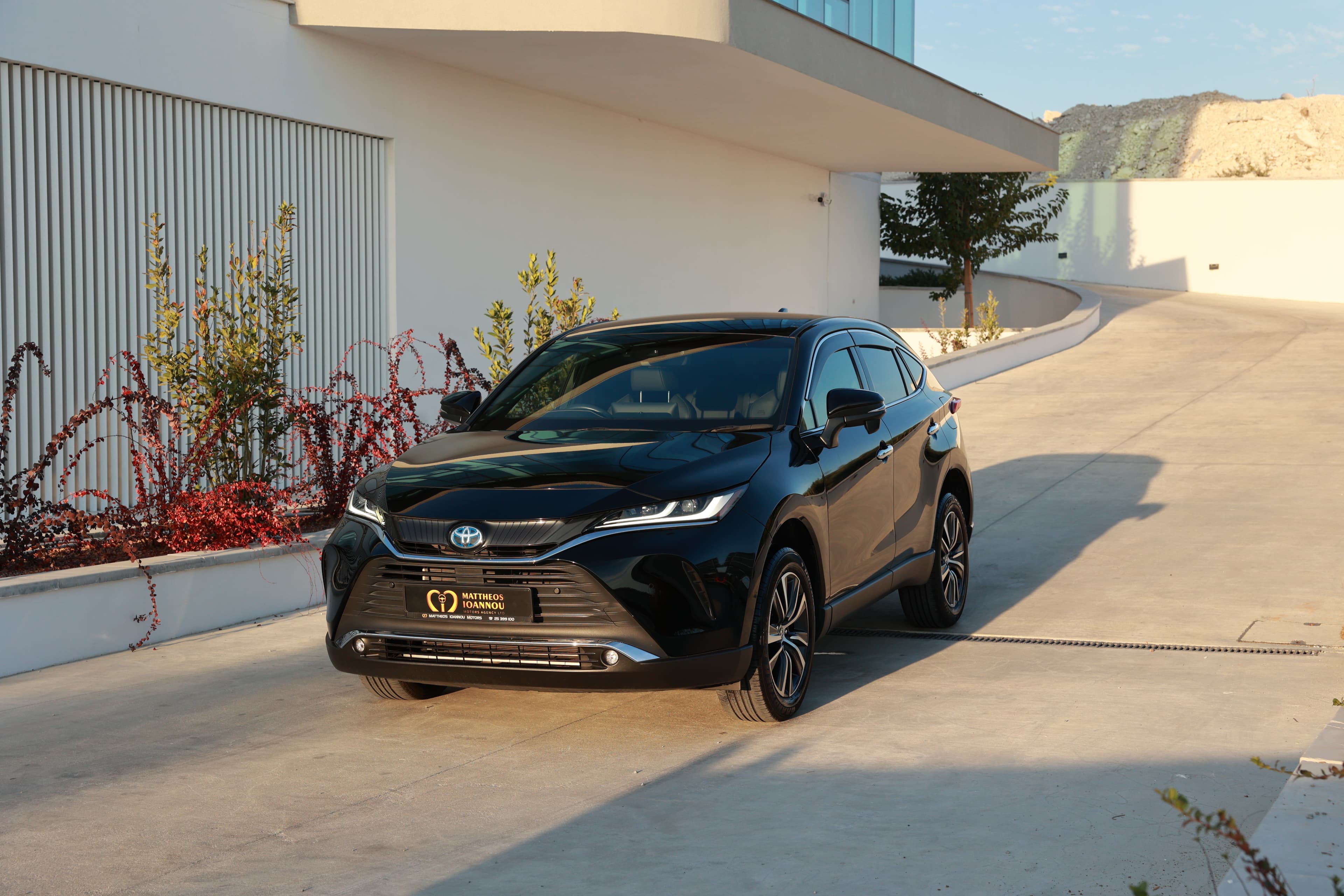 Toyota Harrier - Exterior