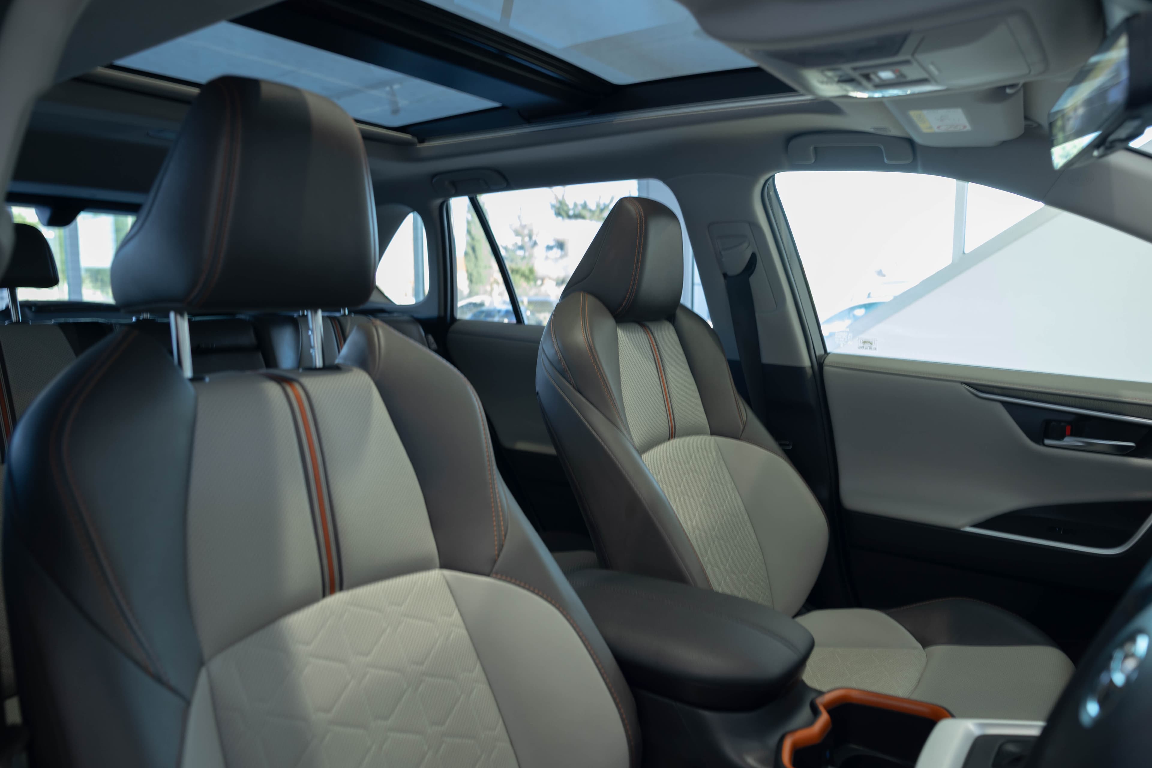 Toyota RAV4 - Interior