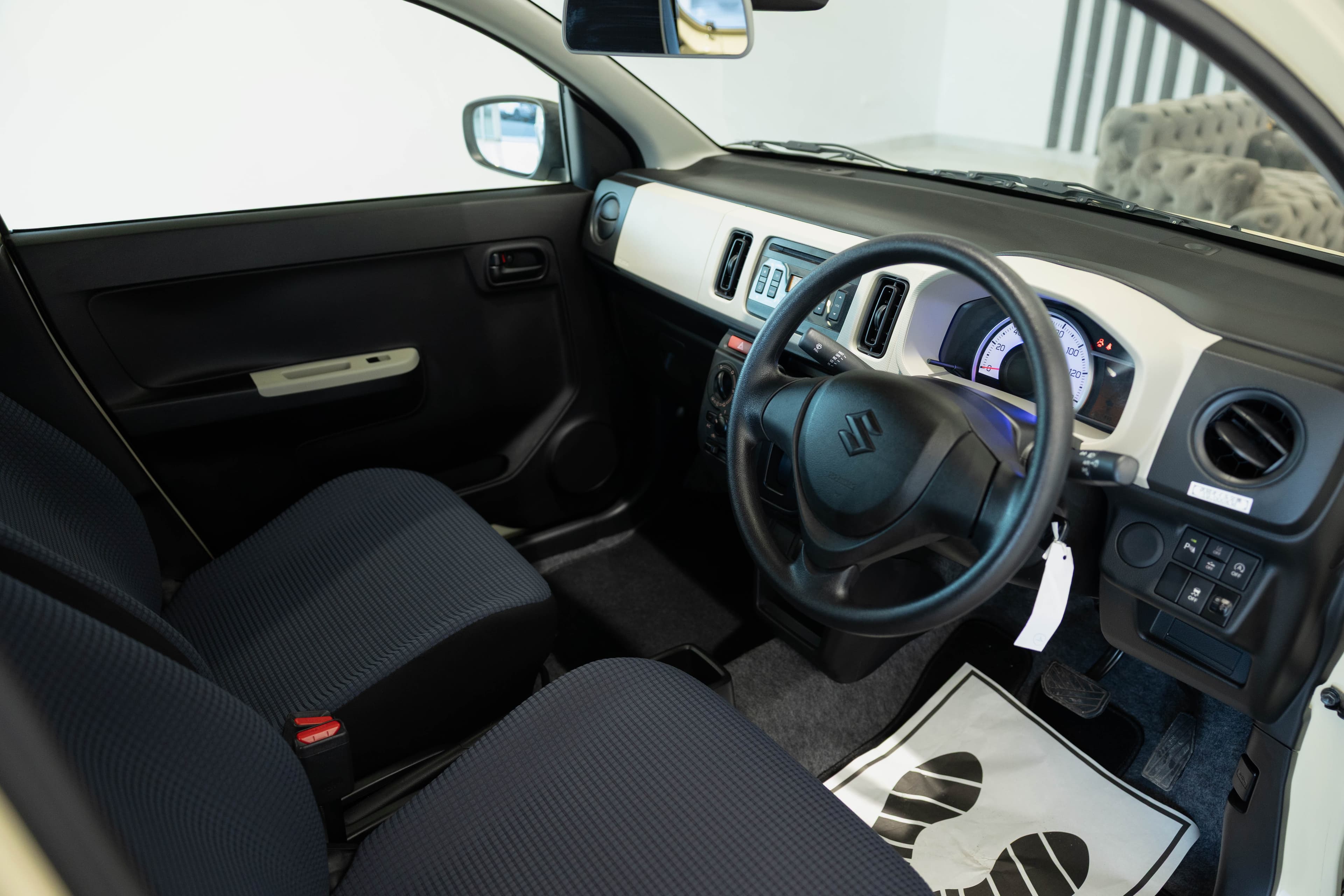 Suzuki Alto - Interior