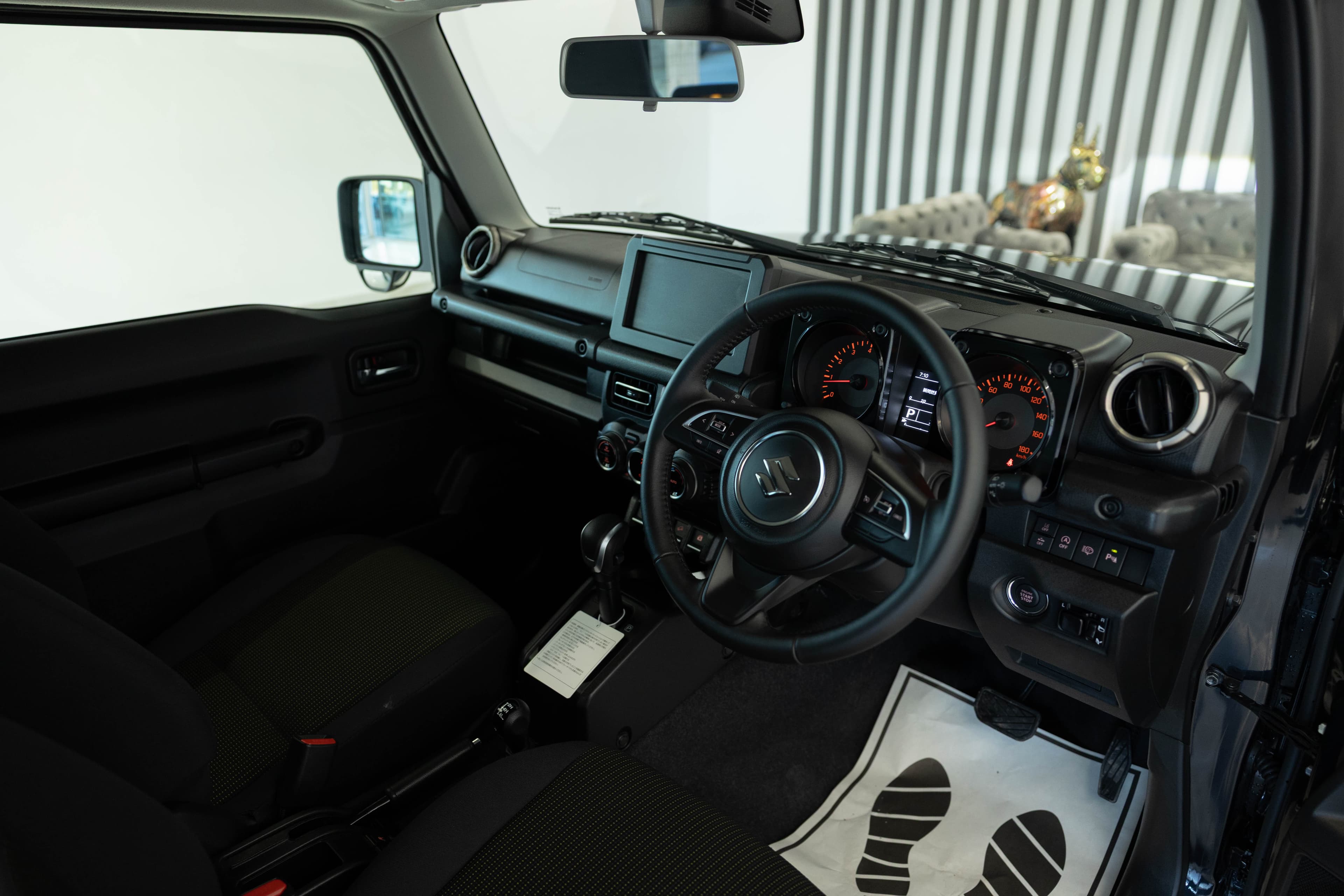 Suzuki Jimny - Interior
