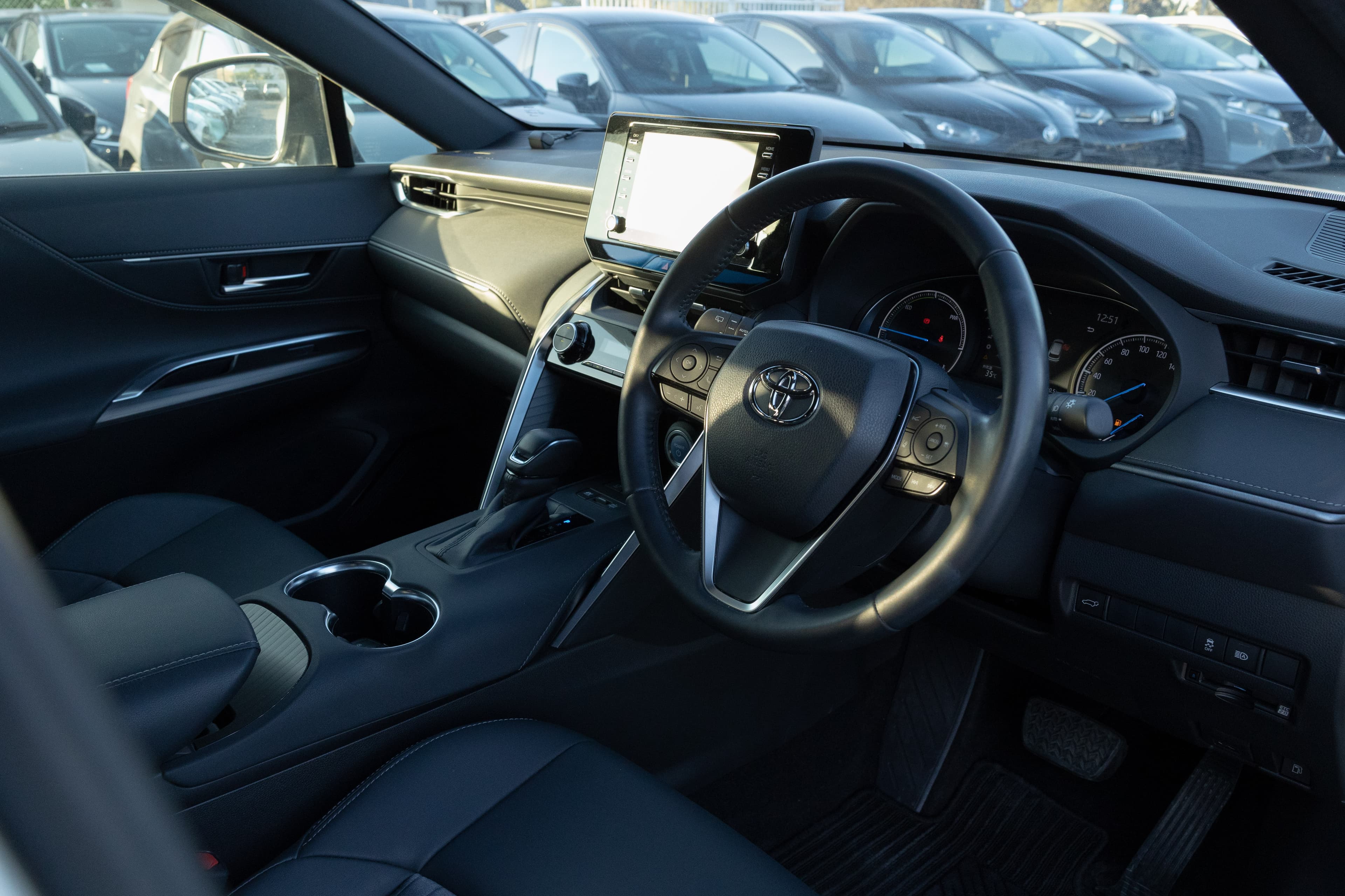 Toyota Harrier - Interior