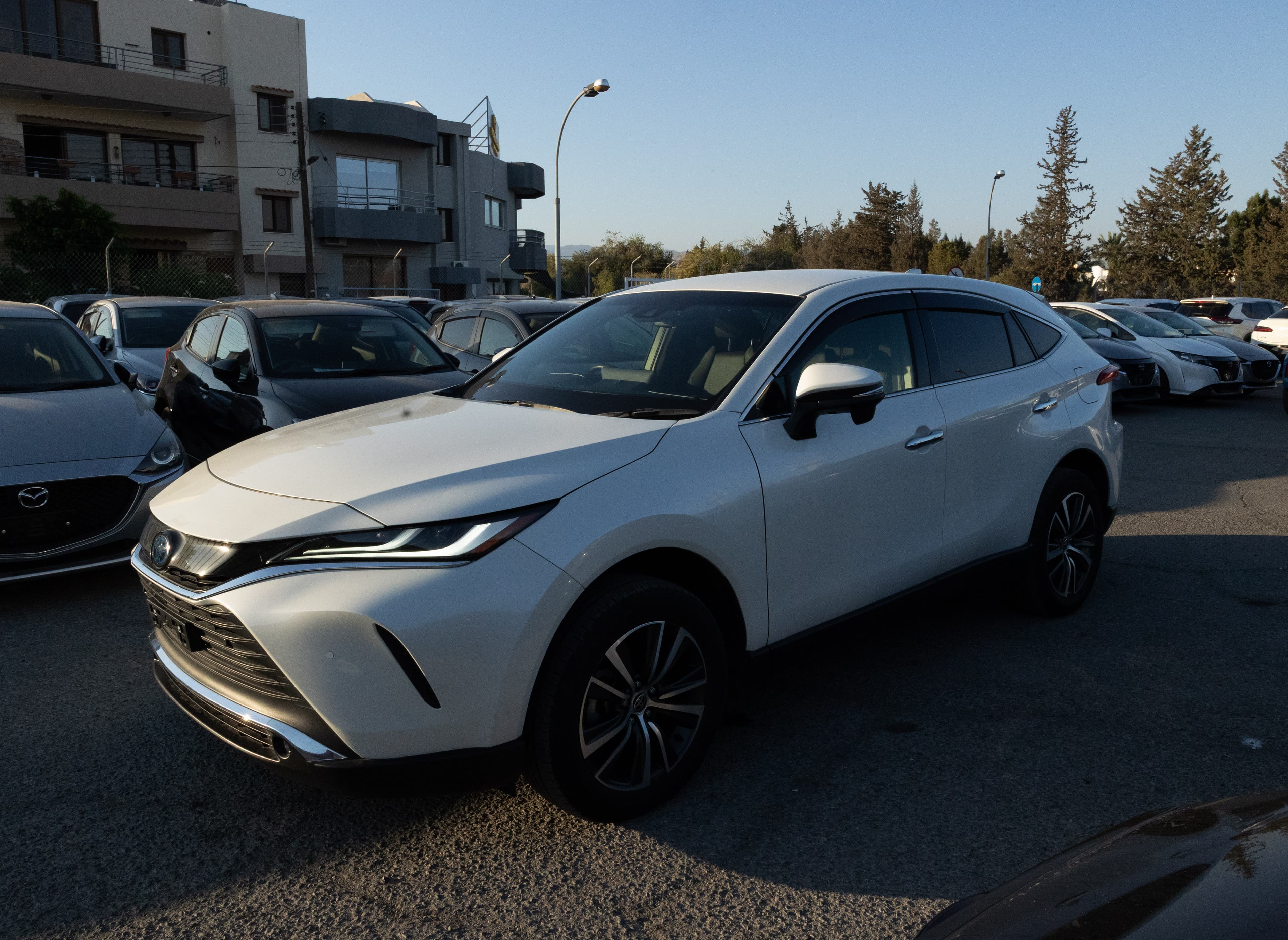 Toyota Harrier - Exterior