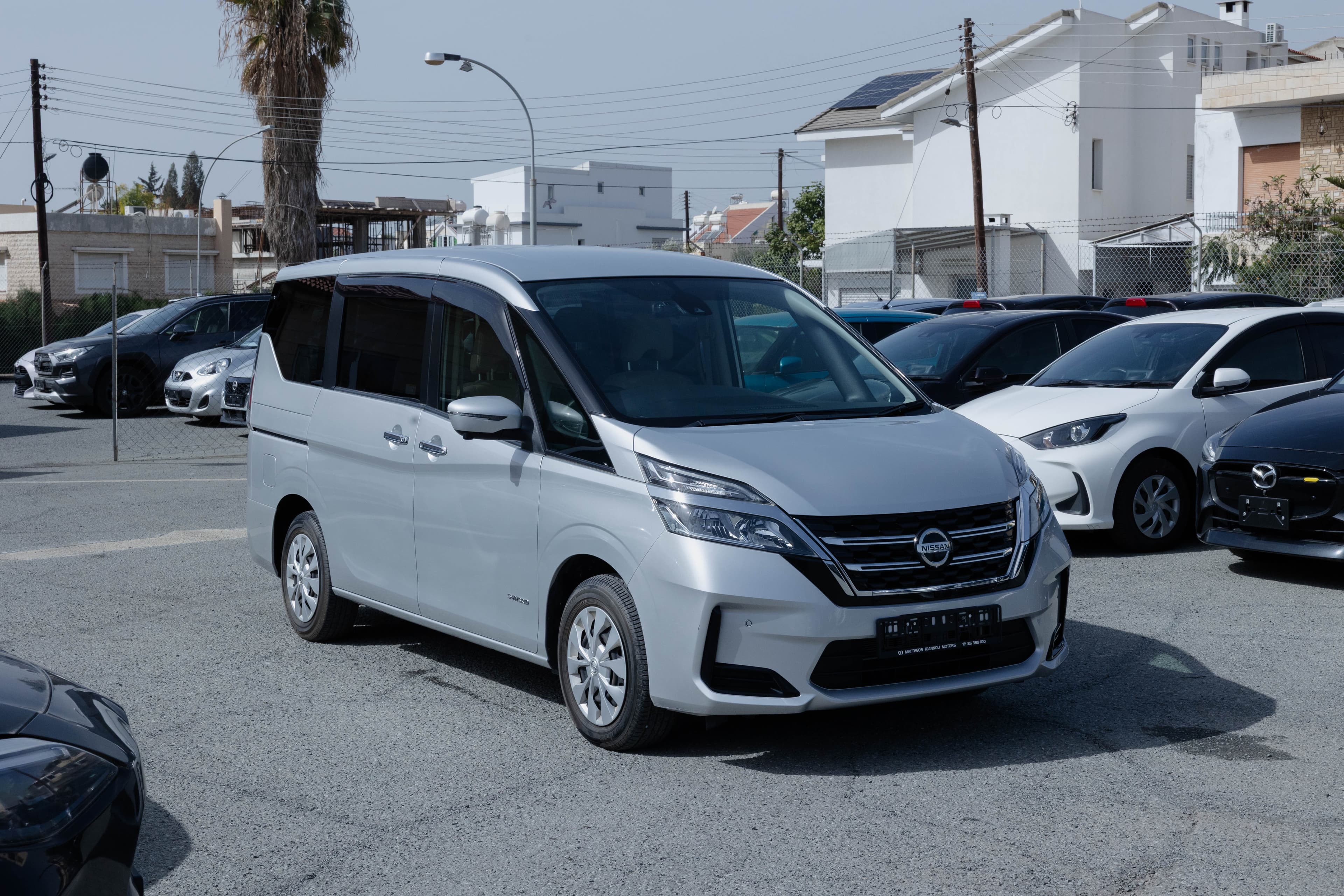 Nissan Serena V-Chair Cab - Exterior