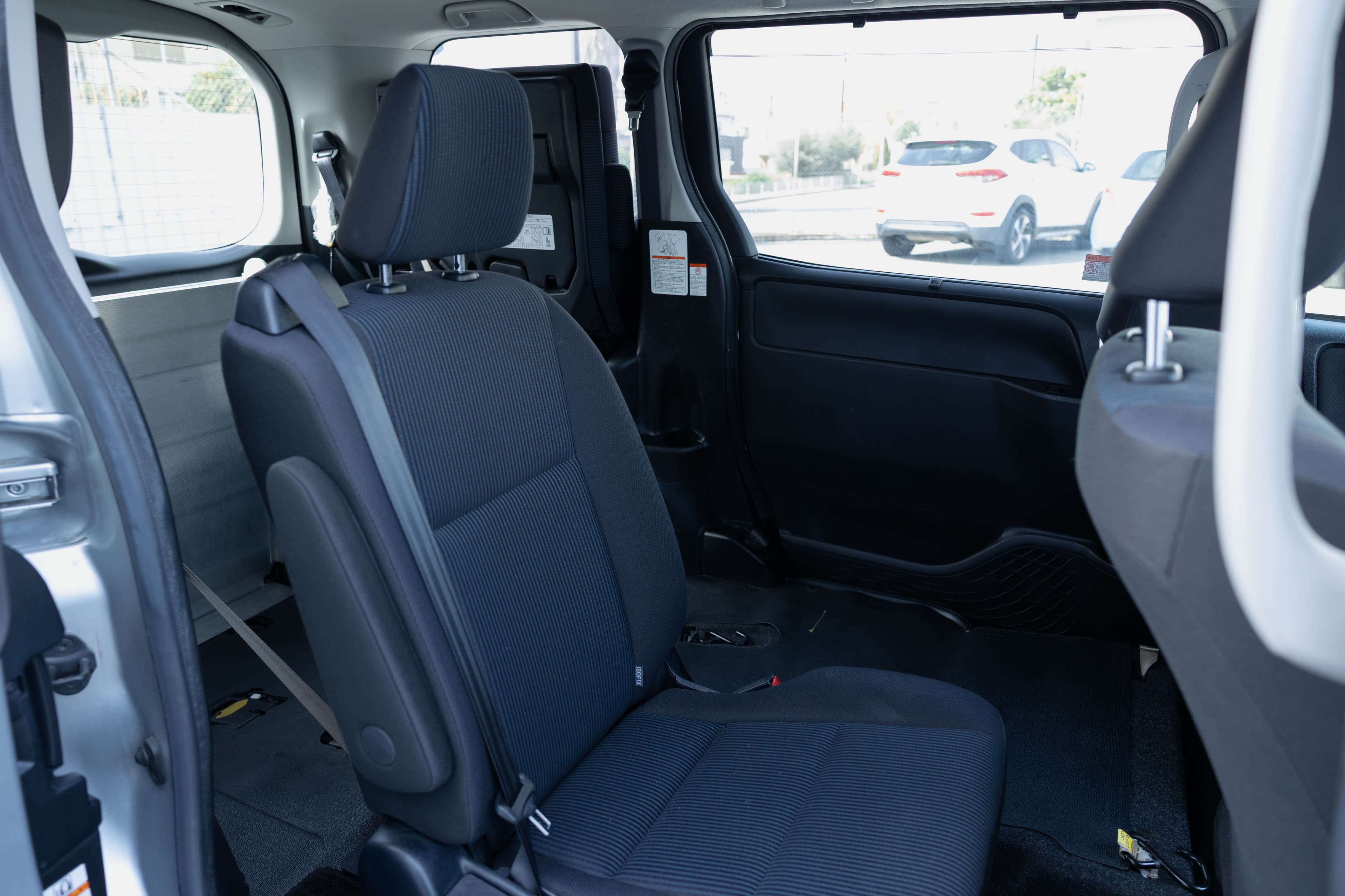 Toyota Noah - Interior