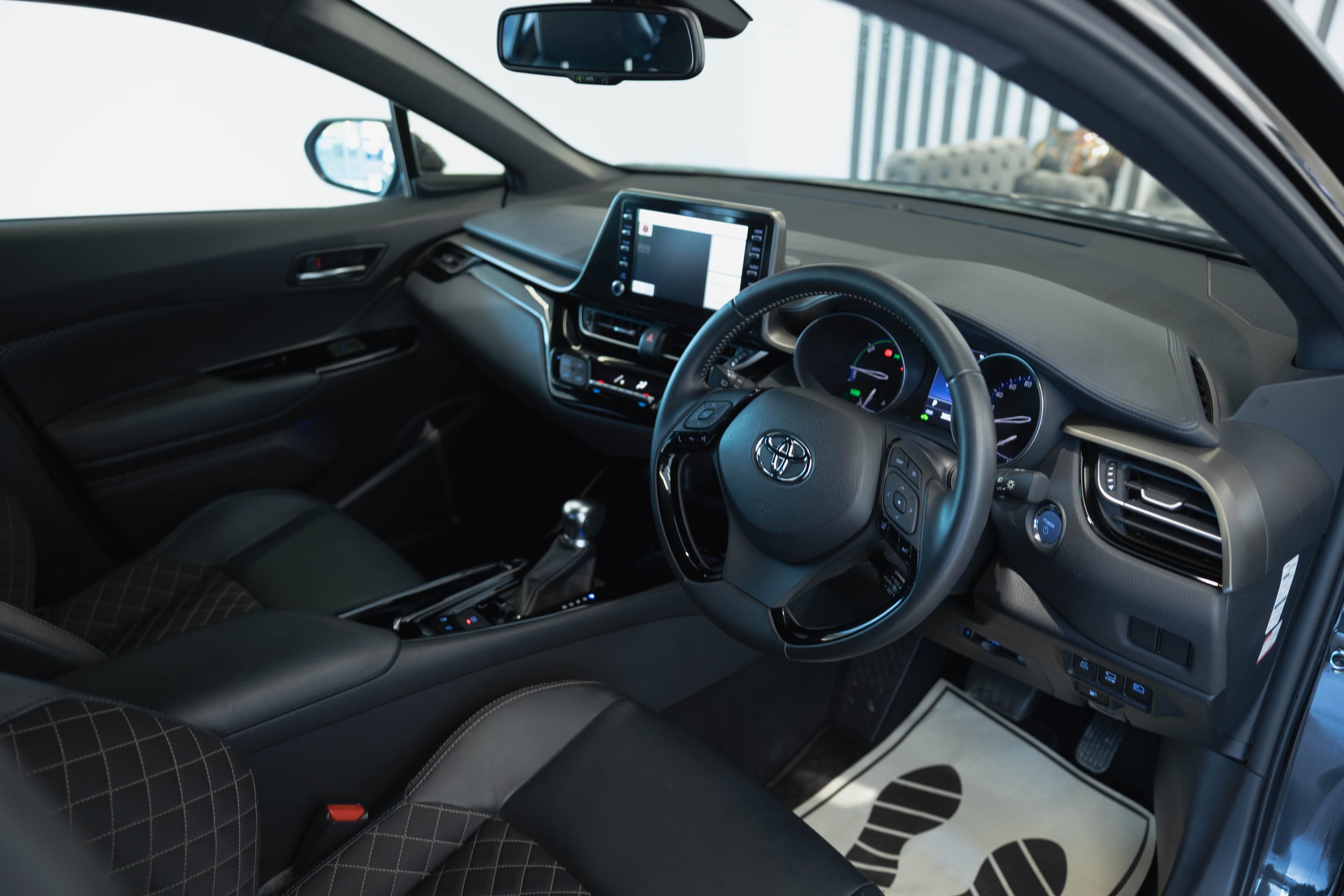 Toyota C-HR - Interior