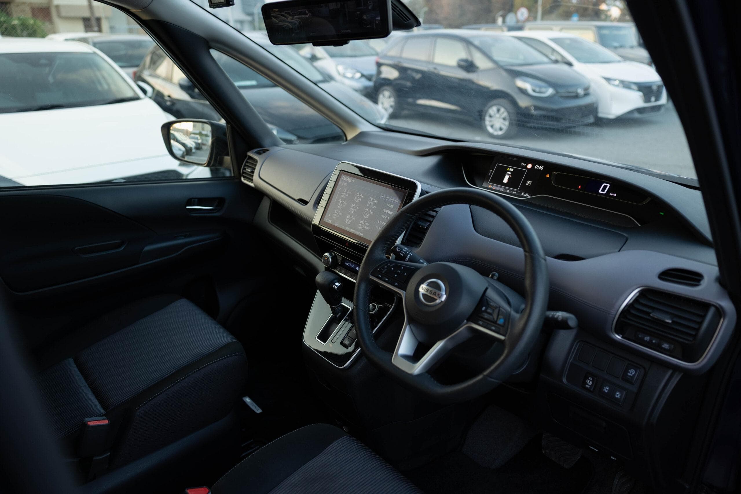 Nissan Serena V-Chair Cab - Interior